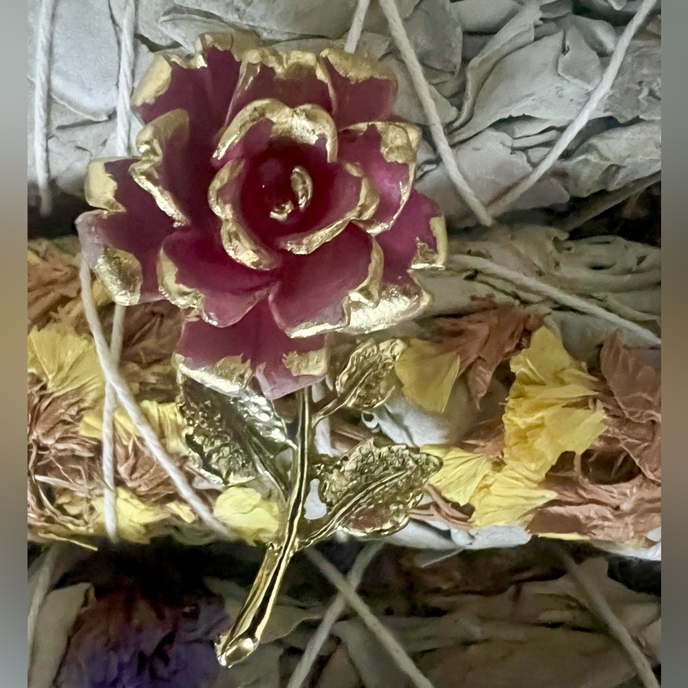Vintage Mauve Deep Pink & Gold Leaf Rose Resin Metal Brooch Pin for Scarf Lapel